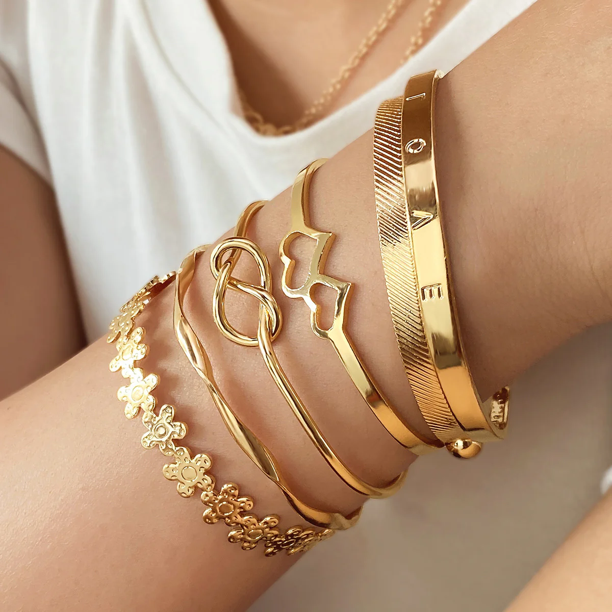 4-Piece Creative Heart Crossed Alloy Bangle Bracelet Set - Image 8