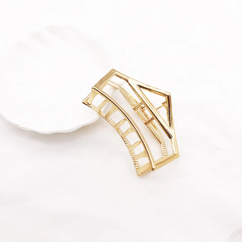 Animal Inspired Gold Metal Hair Claw - Image 4