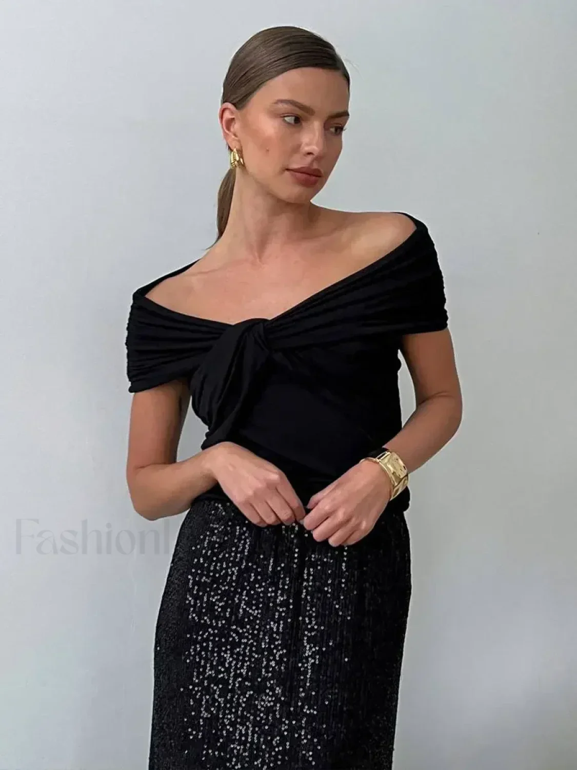 Black Crop Off-Shoulder T-Shirt - Image 4