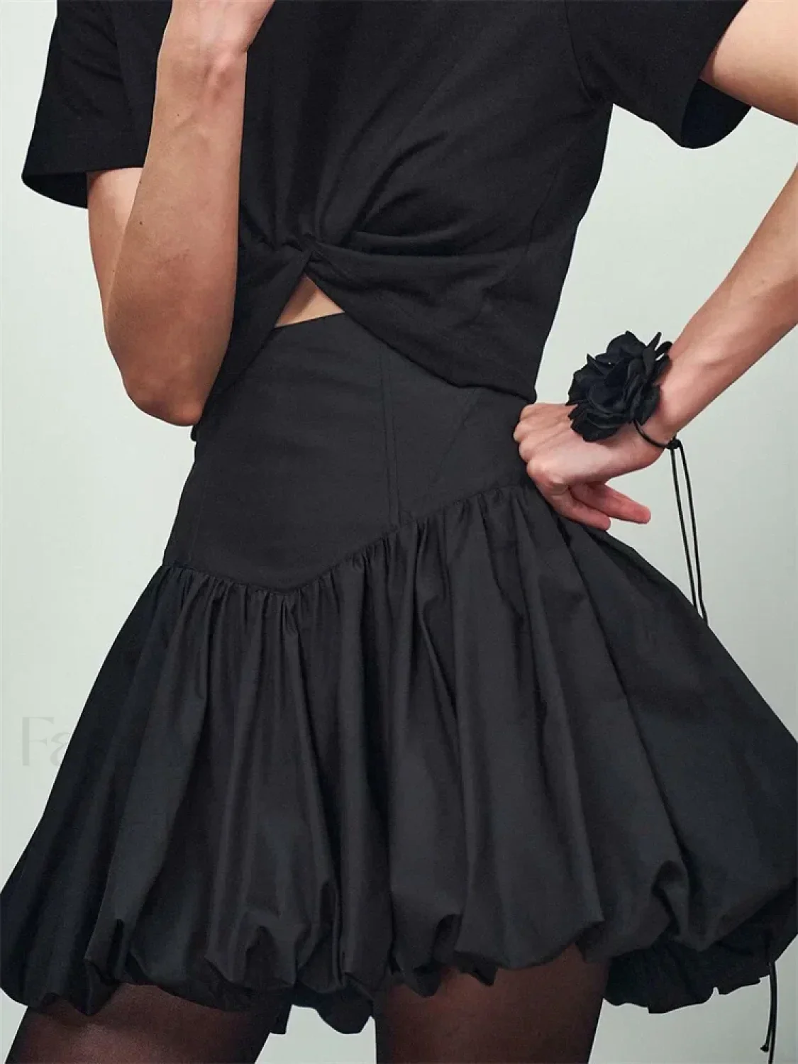 Bubble Hem Ruched Mini Skirt - Image 5