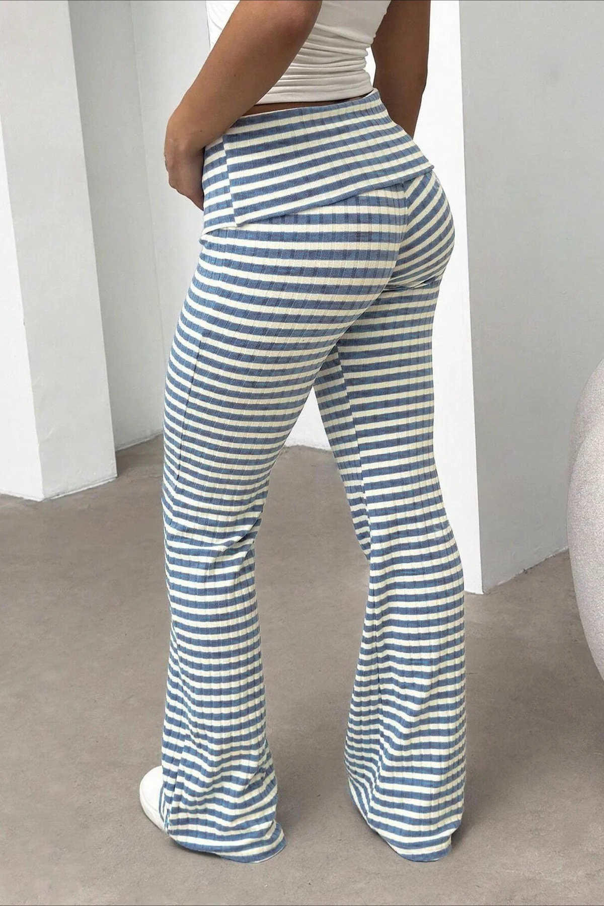 Casual Slim Stripe Flare Pants - Image 2