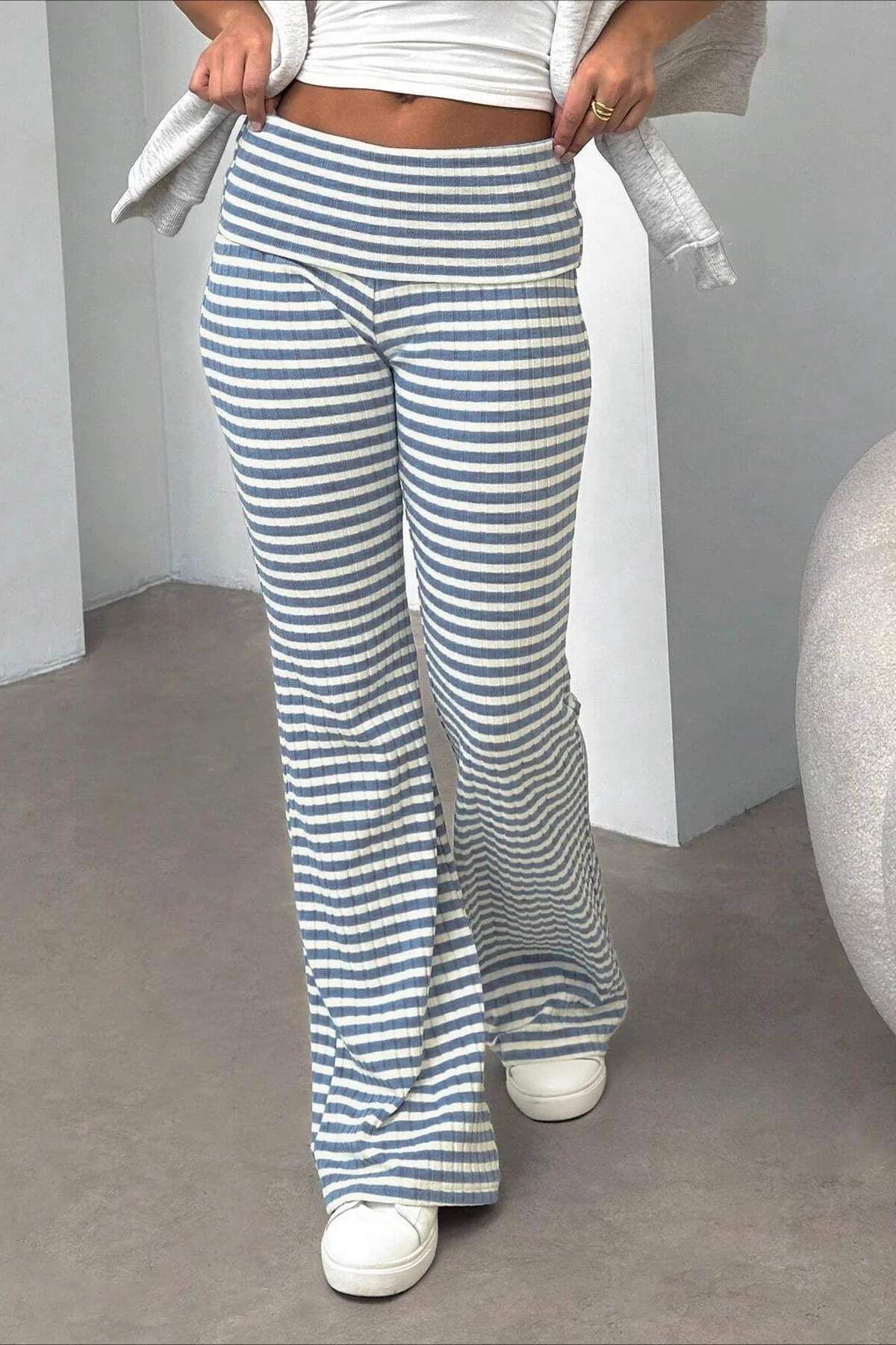 Casual Slim Stripe Flare Pants - Image 4