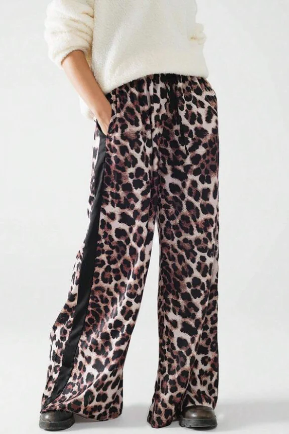 Chic Leopard Print Relaxed Wide Leg Pants - Image 12