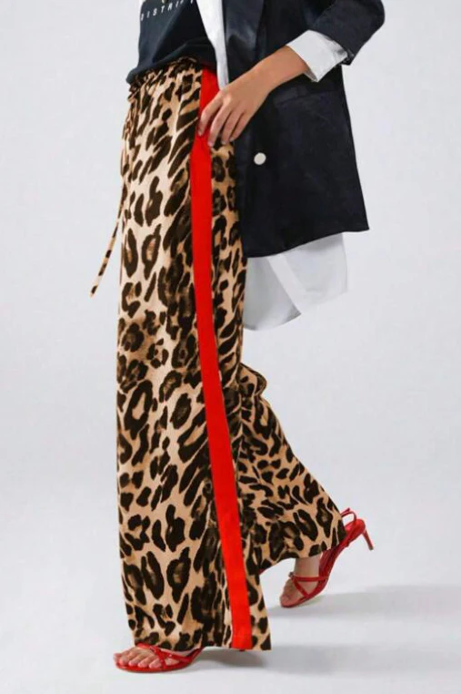 Chic Leopard Print Relaxed Wide Leg Pants - Image 3