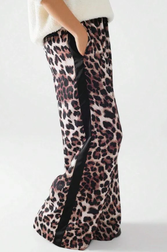 Chic Leopard Print Relaxed Wide Leg Pants - Image 8