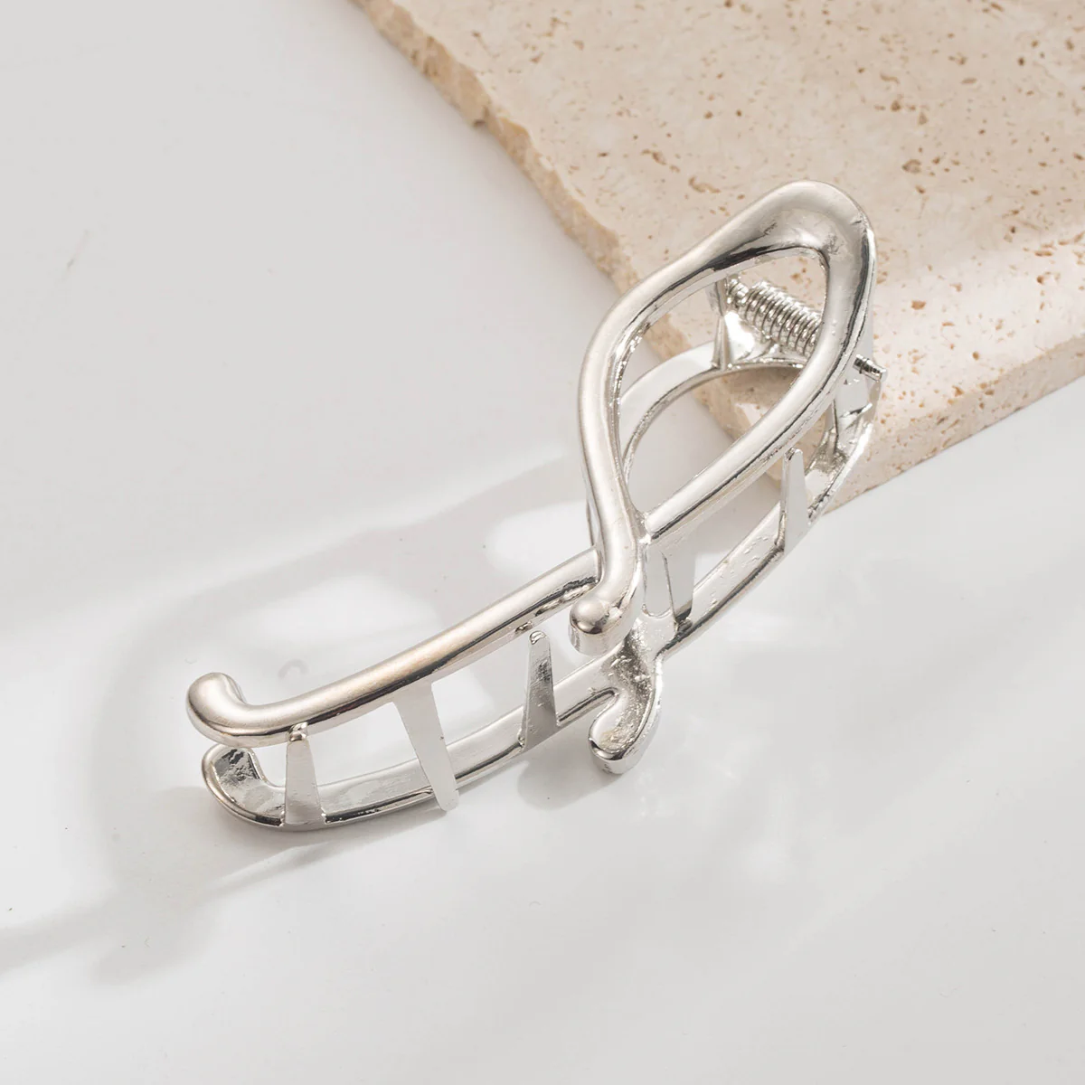 Chic Minimalist Irregular Hair Claw - Image 7