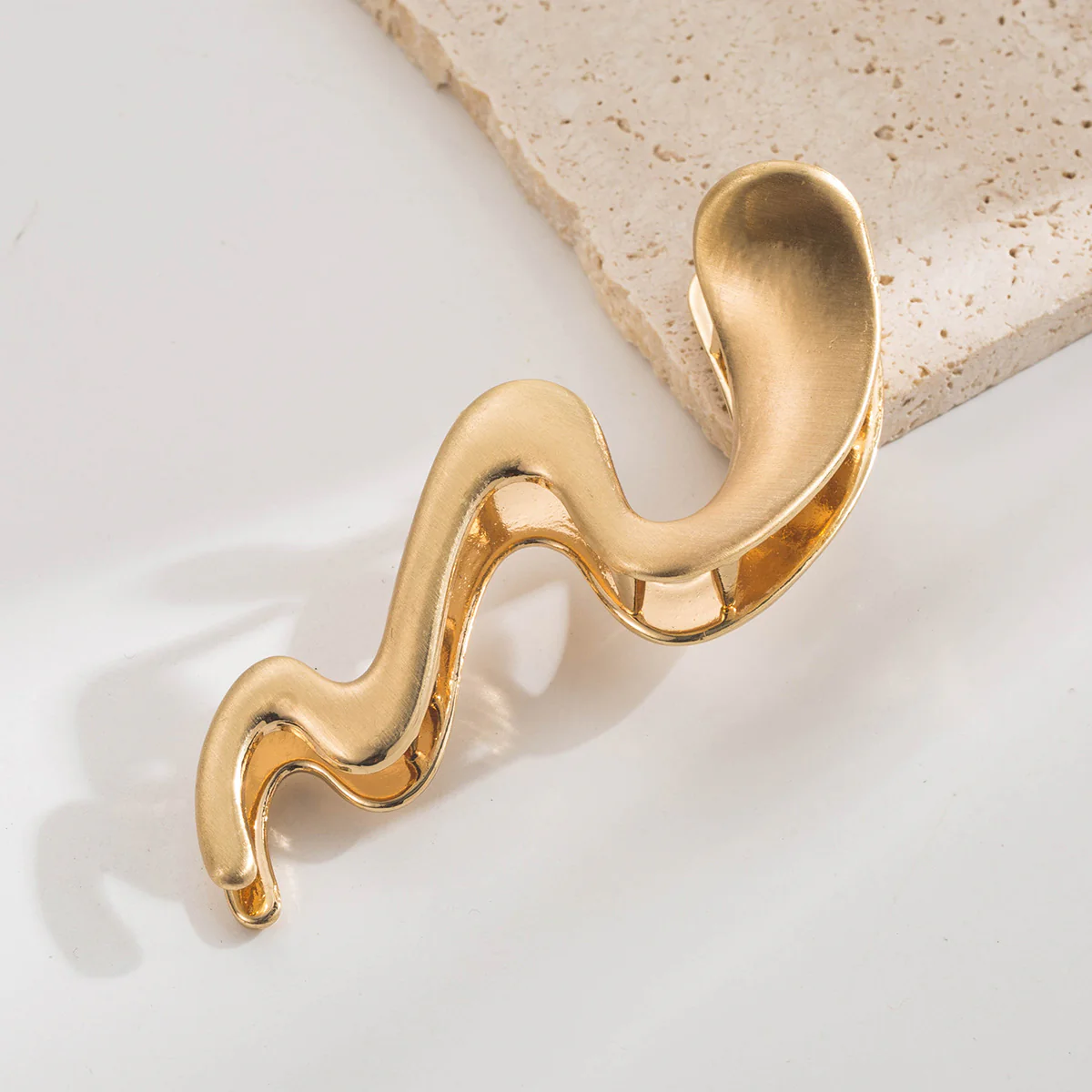 Chic Minimalist Irregular Hair Claw - Image 8