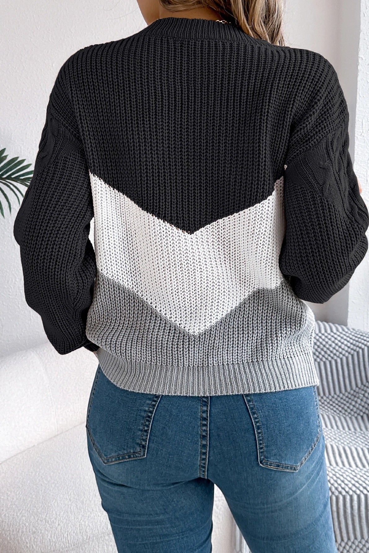 Colorblock Round Neck Pullover Sweater - Image 8