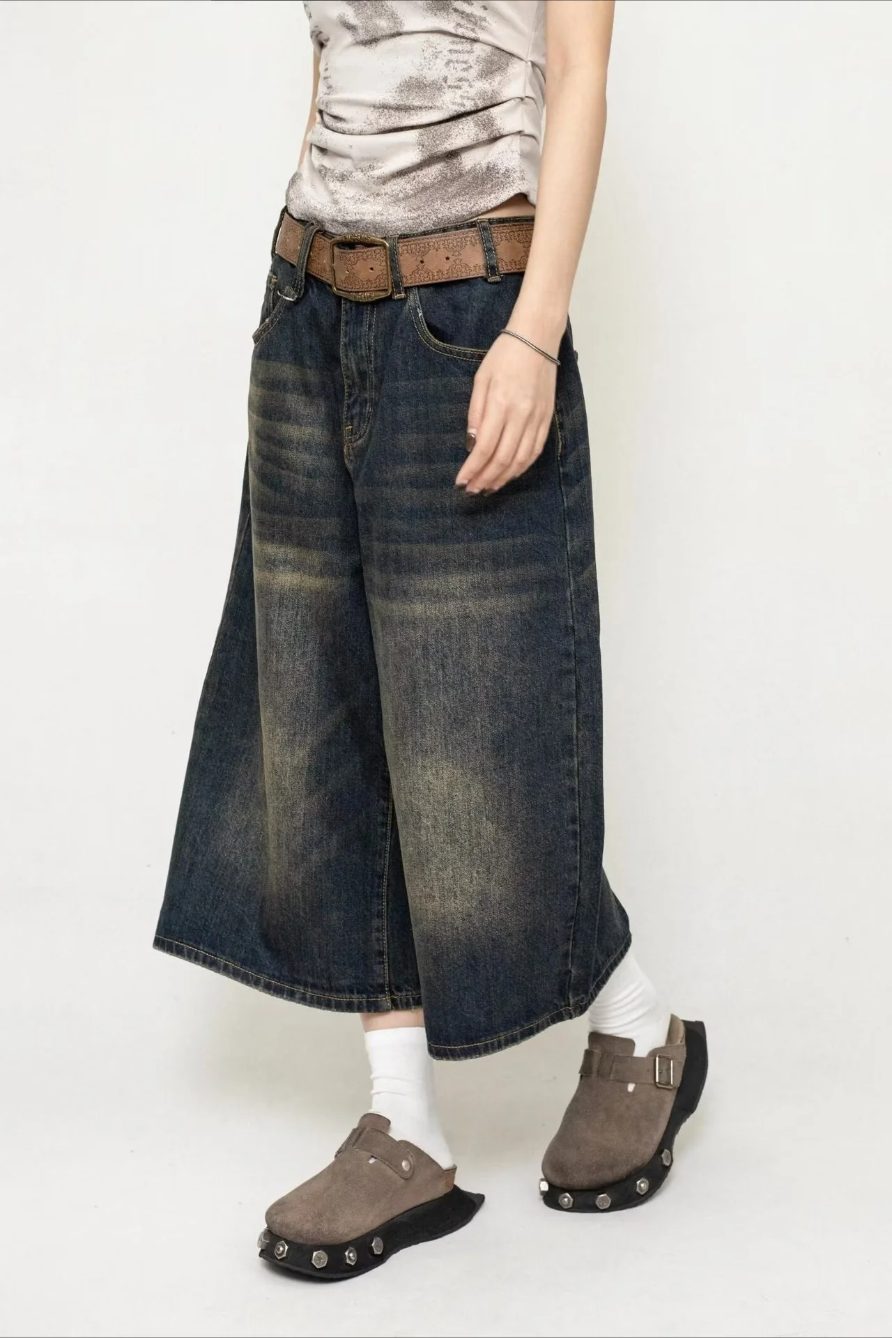 Cropped Wide Leg Vintage Distressed Jeans - Image 2