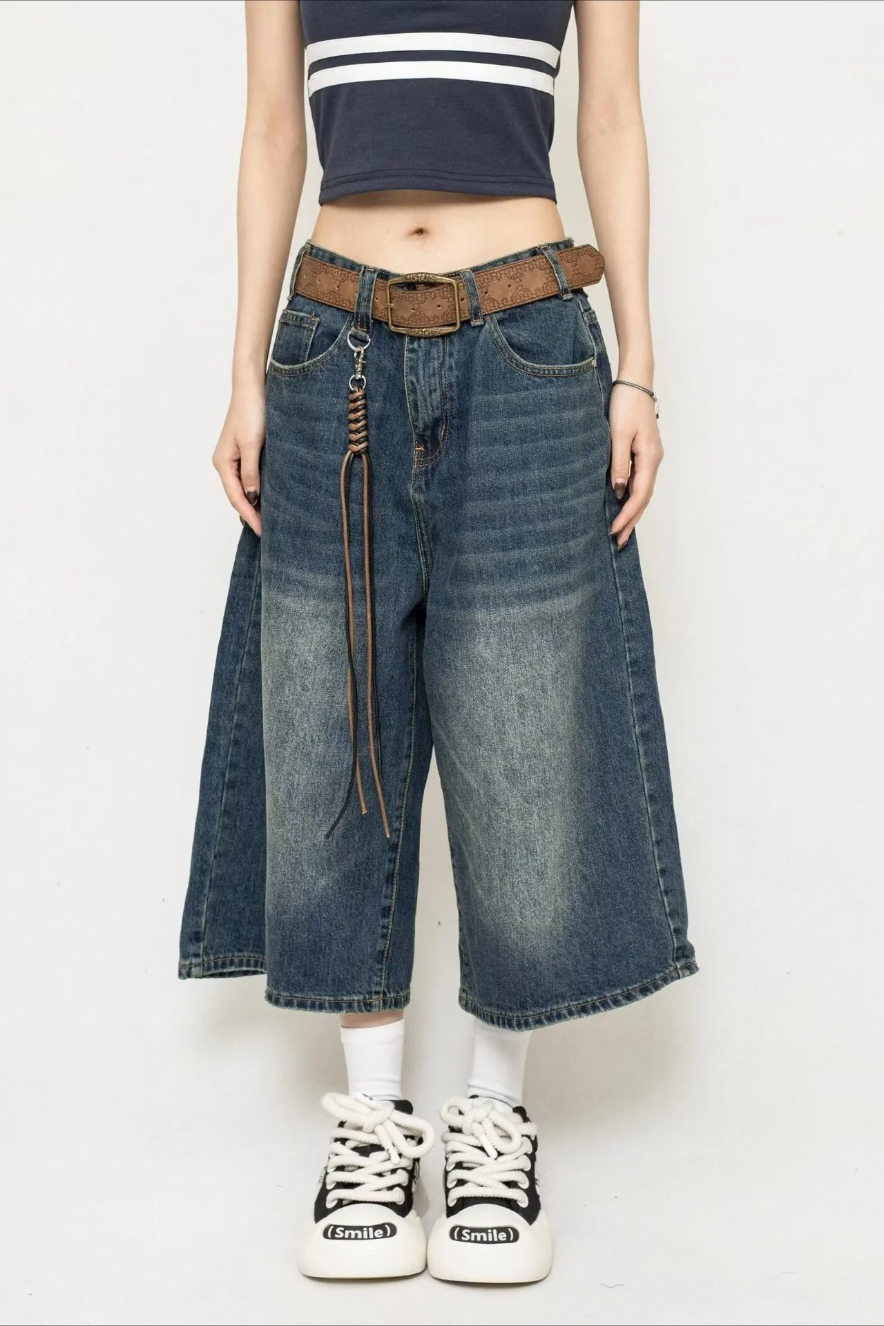 Cropped Wide Leg Vintage Distressed Jeans - Image 8