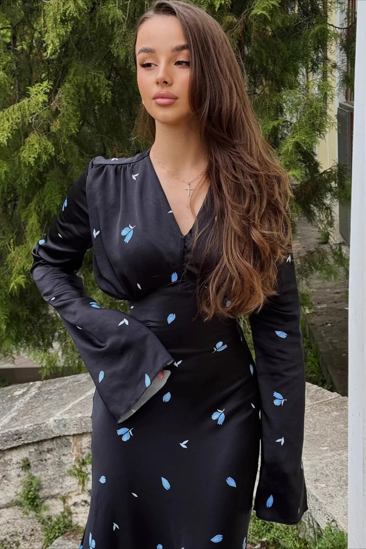 Elegant V Neck Flare Sleeve Maxi Floral Dress - Image 2