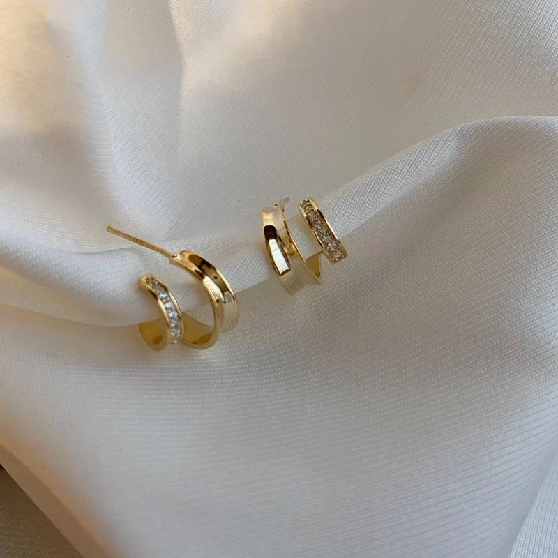 Bright Crystal Luxury Korean Unusual Claw Stud Irregular Pearl Earring - Image 48