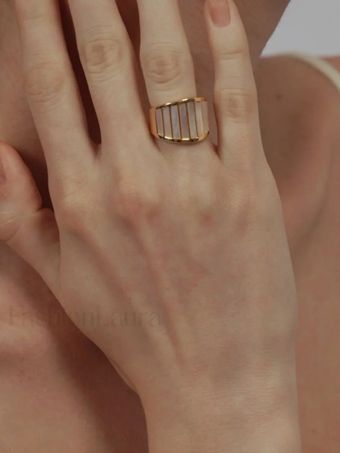 Pinctada Charming Decor Ring - Image 4