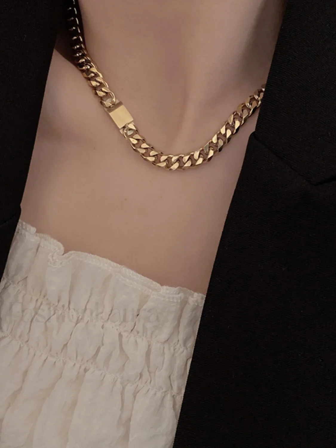 Minimalist Charming Chain Necklace - Image 4
