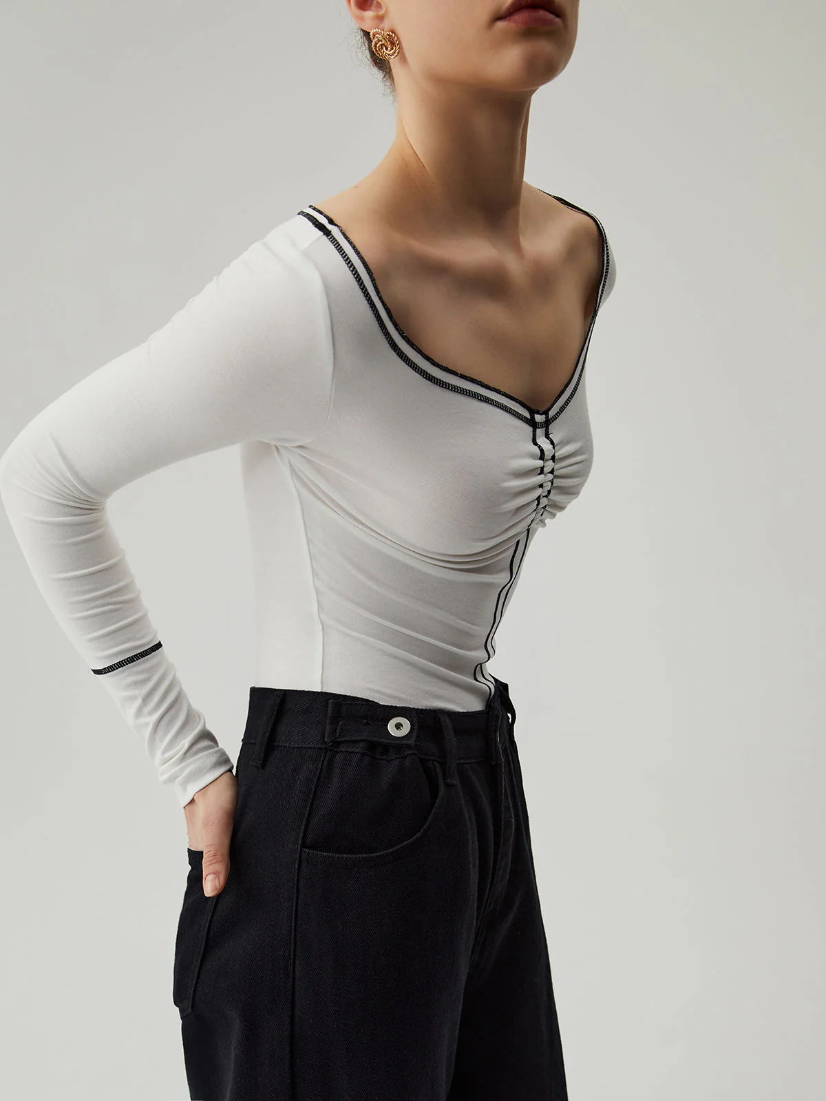 Slinky Boat Neck Trendy Contrast Trim Top - Image 10