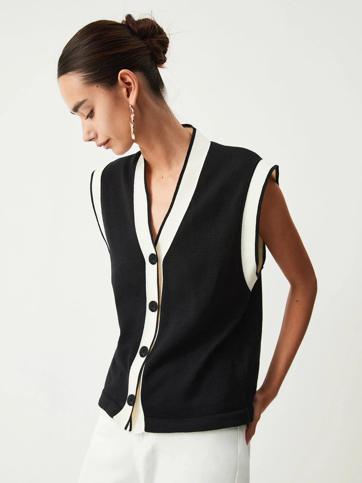 Contrast Trim Graceful Sweater Vest - Image 9