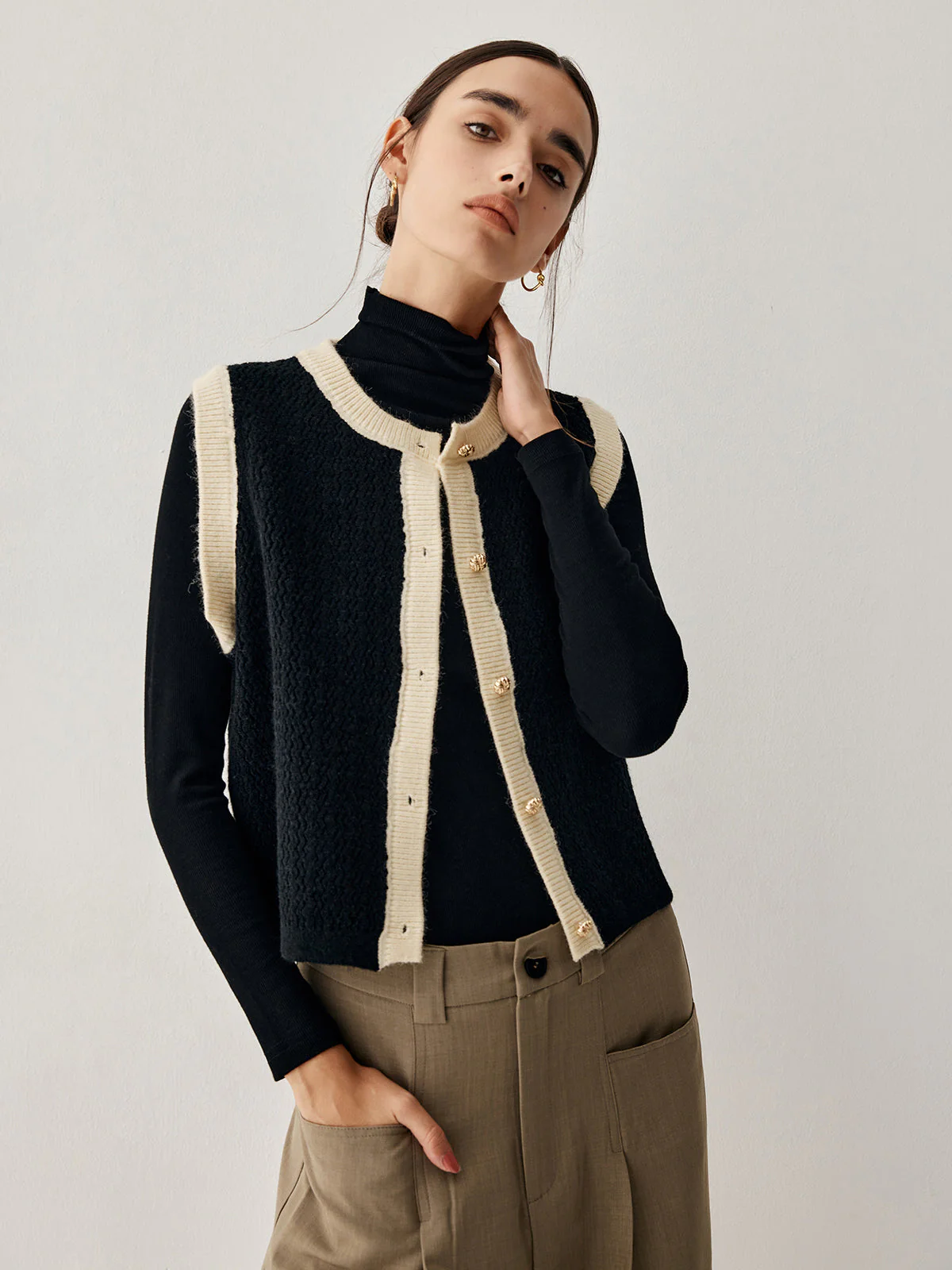 Contrast Trim Graceful Knit Vest - Image 10