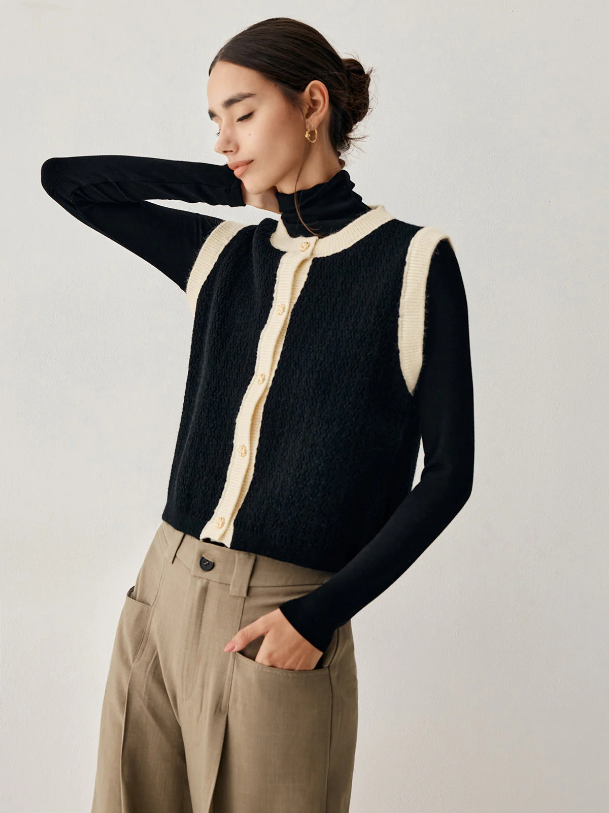 Contrast Trim Graceful Knit Vest - Image 13