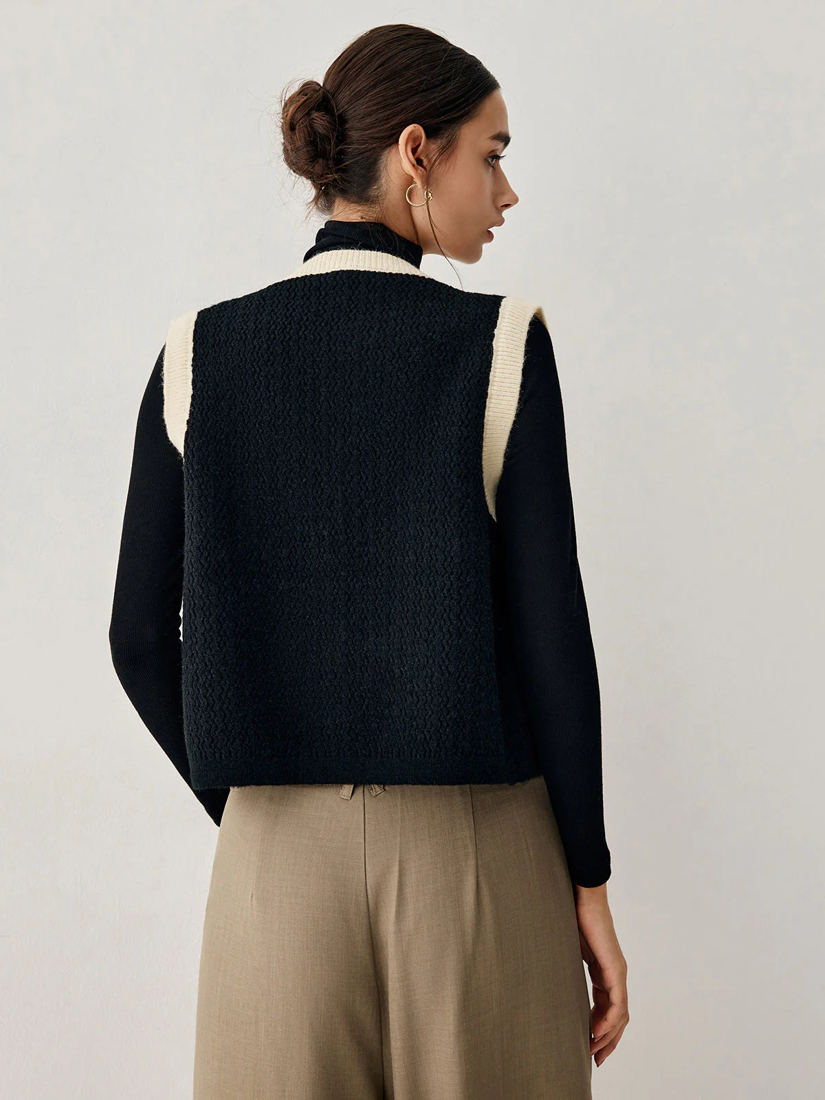 Contrast Trim Graceful Knit Vest - Image 5