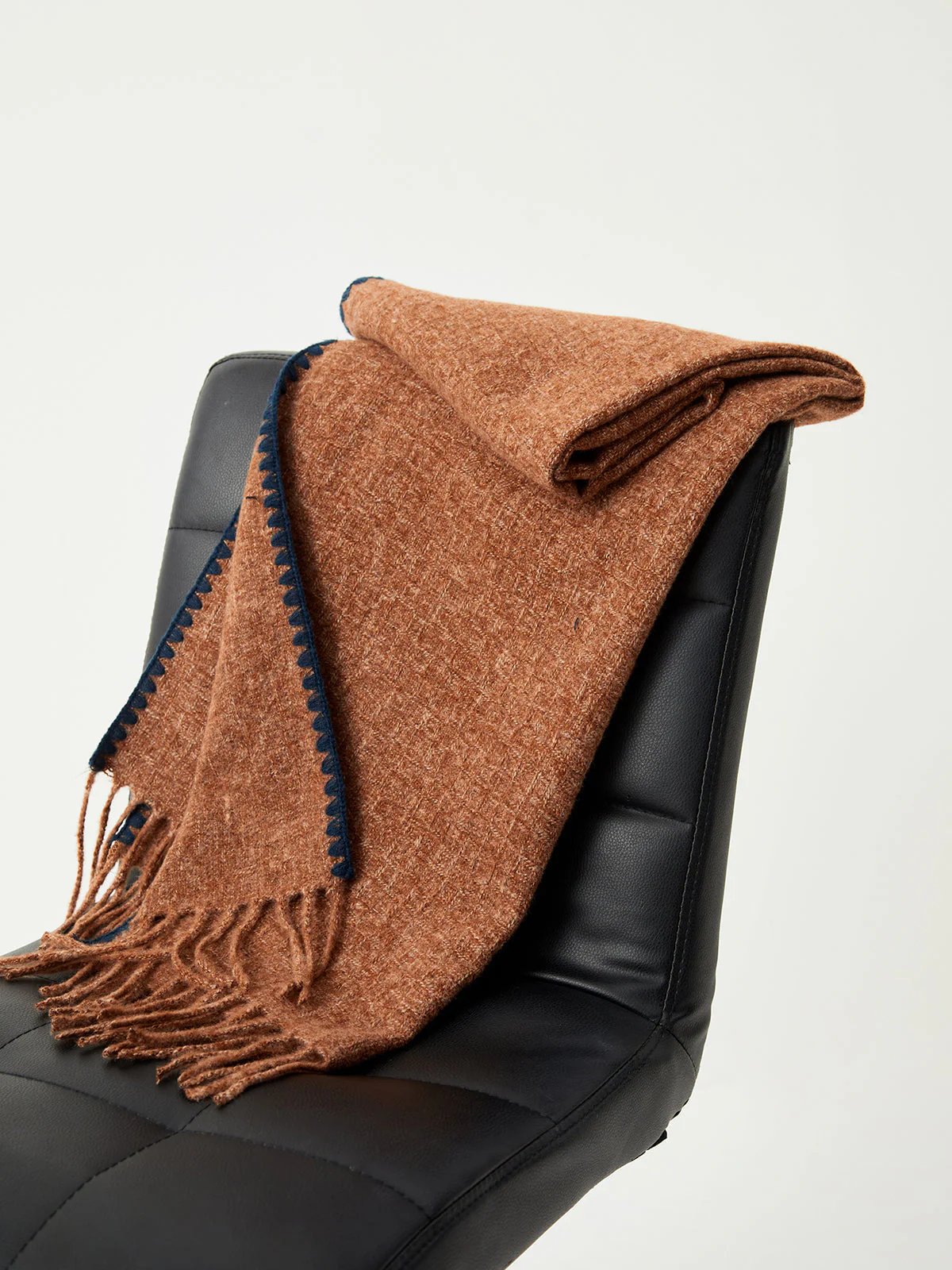 Contrast Trim Graceful Fringed Scarf - Image 4