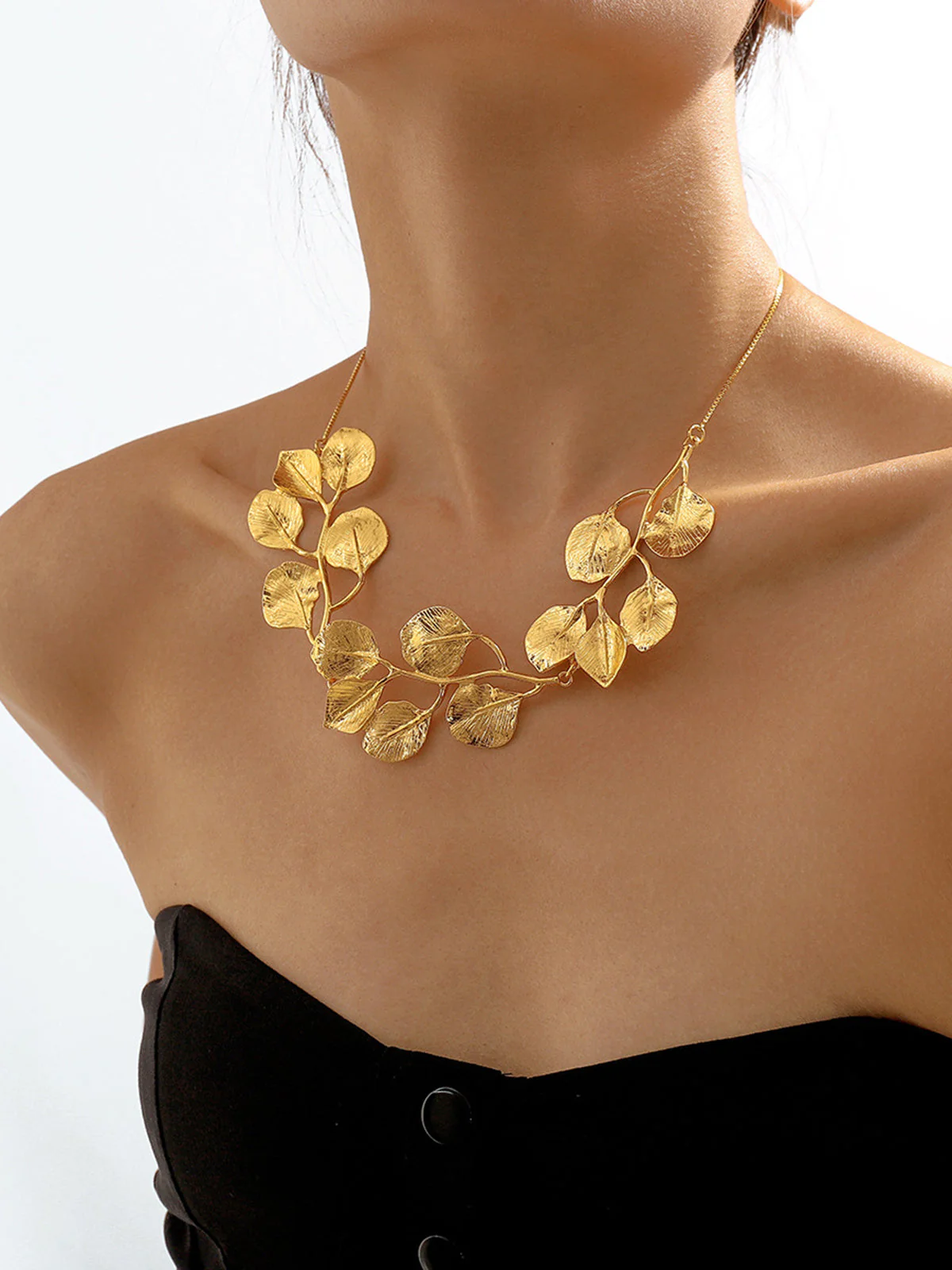 Vintage Alloy Graceful Leaf Design Necklace - Image 3