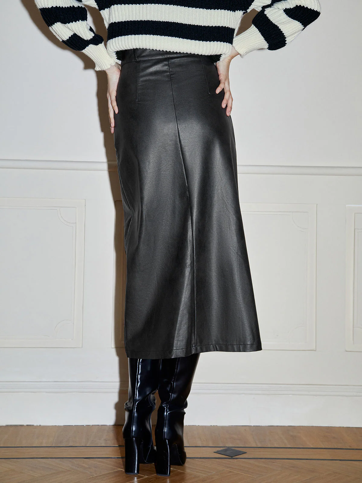 Split Midi Graceful Leather Skirt - Image 5