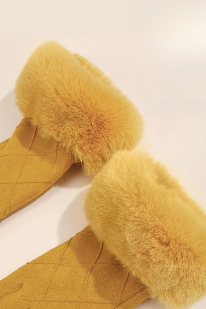 Fleece Lined Checkered Touchscreen Gloves - Image 10