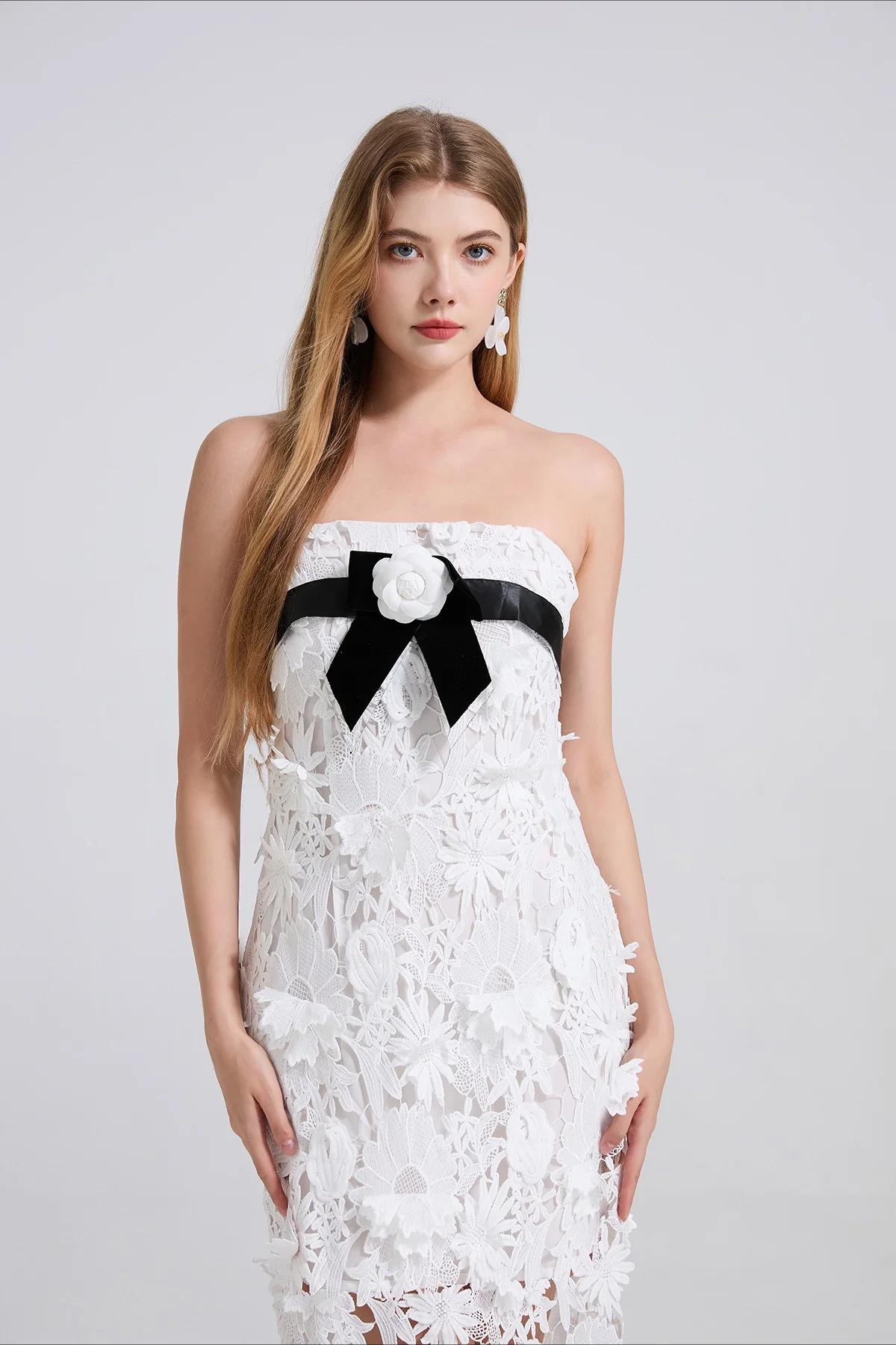 Heavy Lace 3D Embroidery Strapless Camellia Prom Dress - Image 2