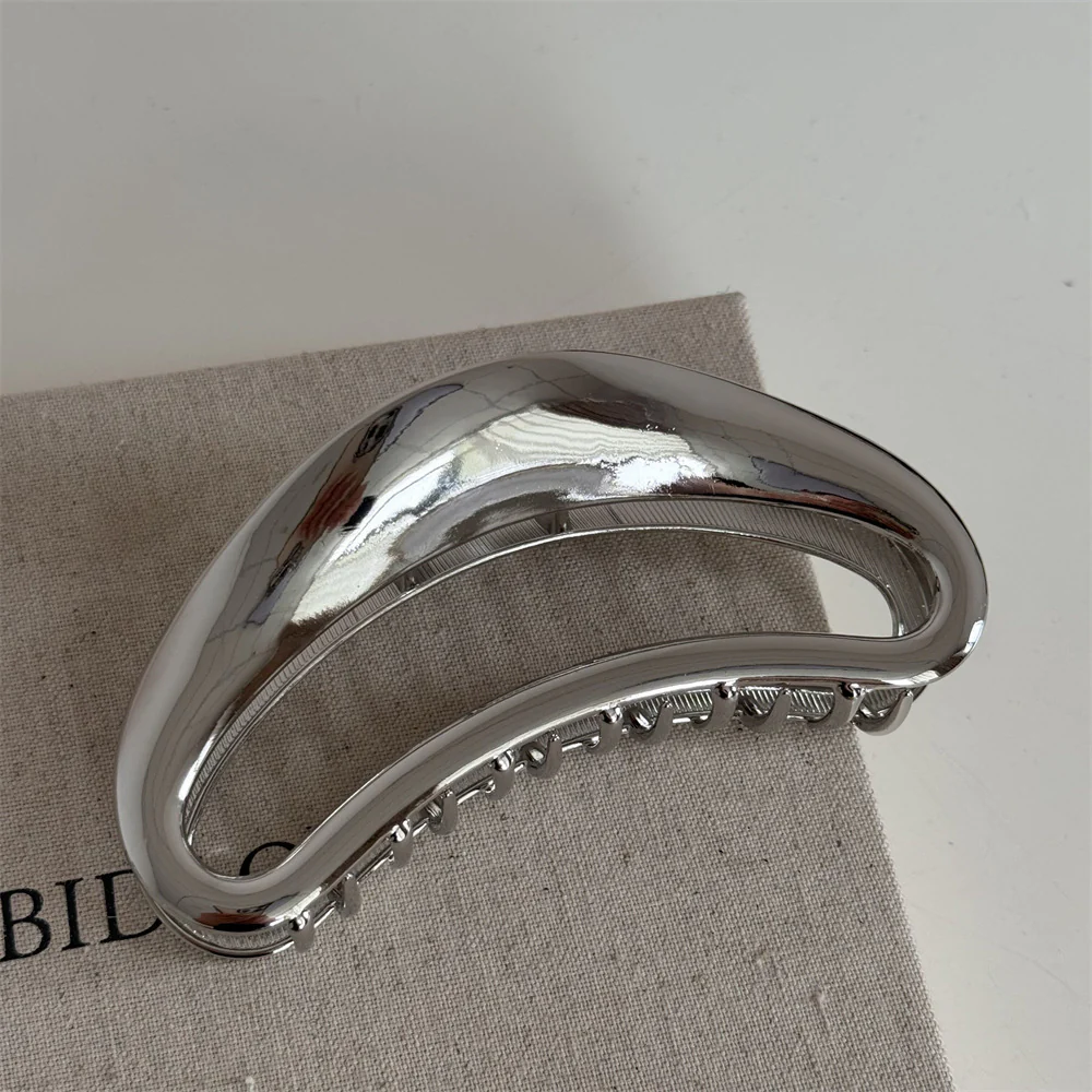 Large Capacity Line Design Hair Claw - Image 2