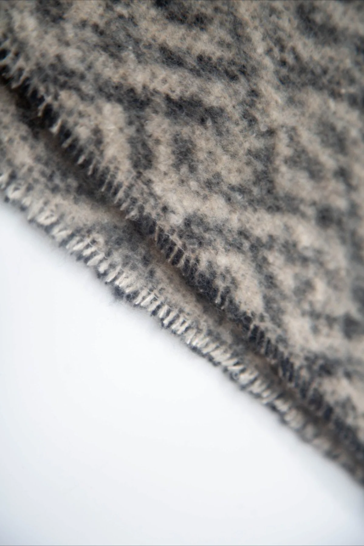 Leopard Print Jacquard Short Fringe Scarf - Image 5
