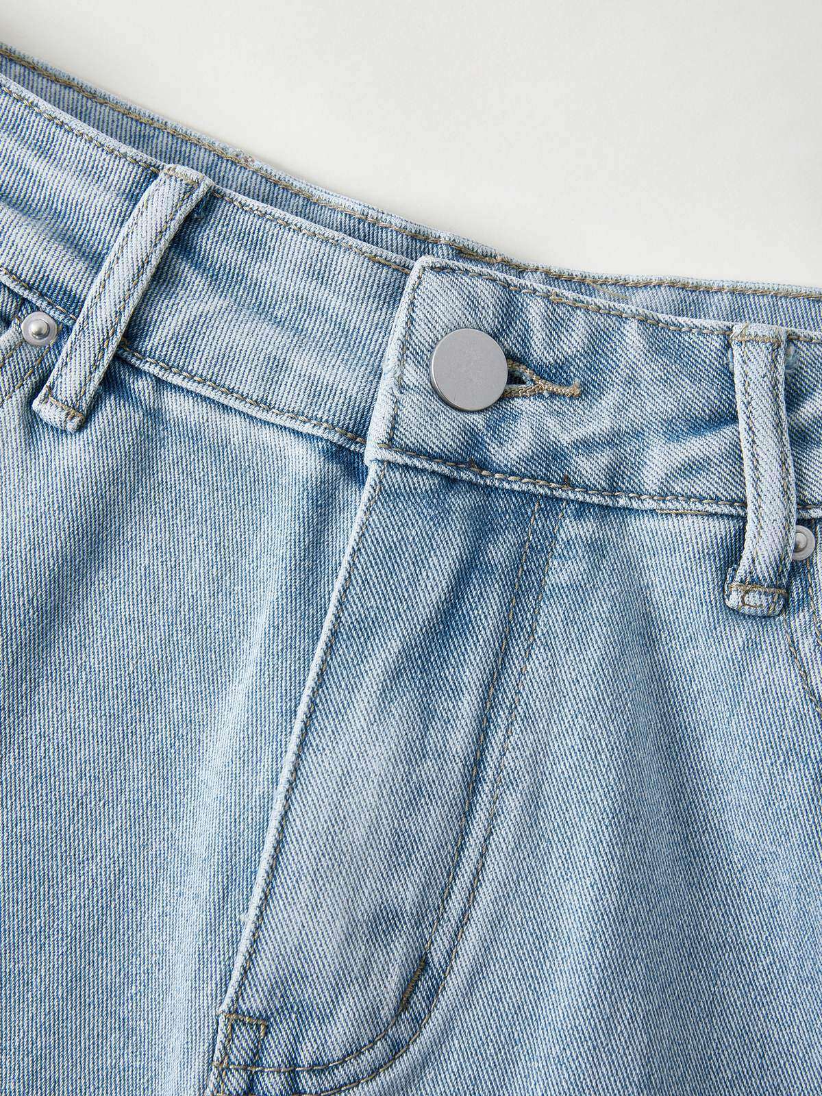 Light Wash Straight Boyfriend Jeans - Image 12