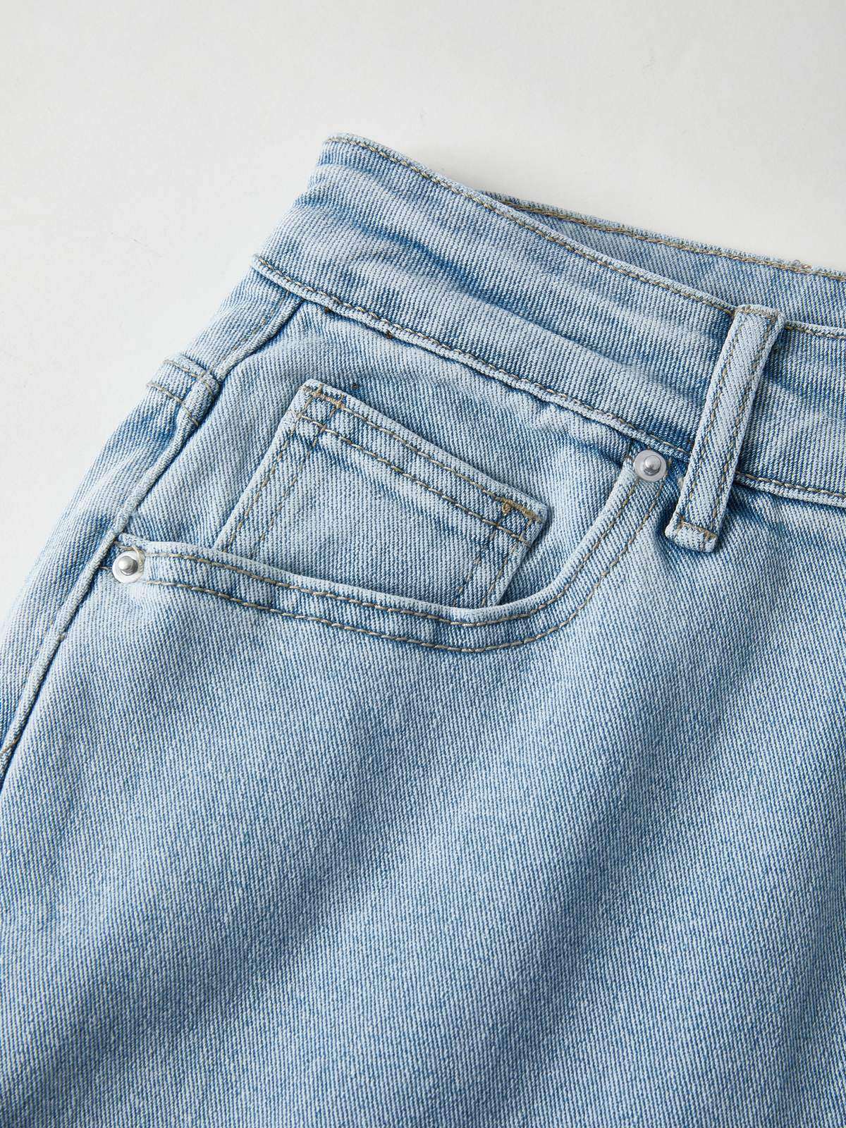 Light Wash Straight Boyfriend Jeans - Image 21