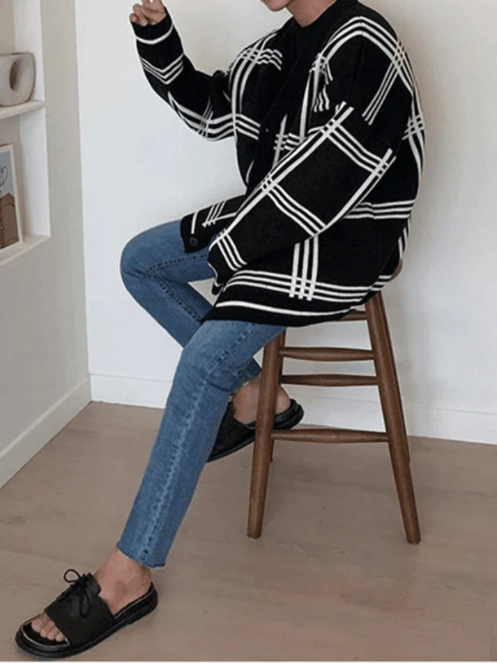 Men's V Neck Checkered Cardigan - Image 25