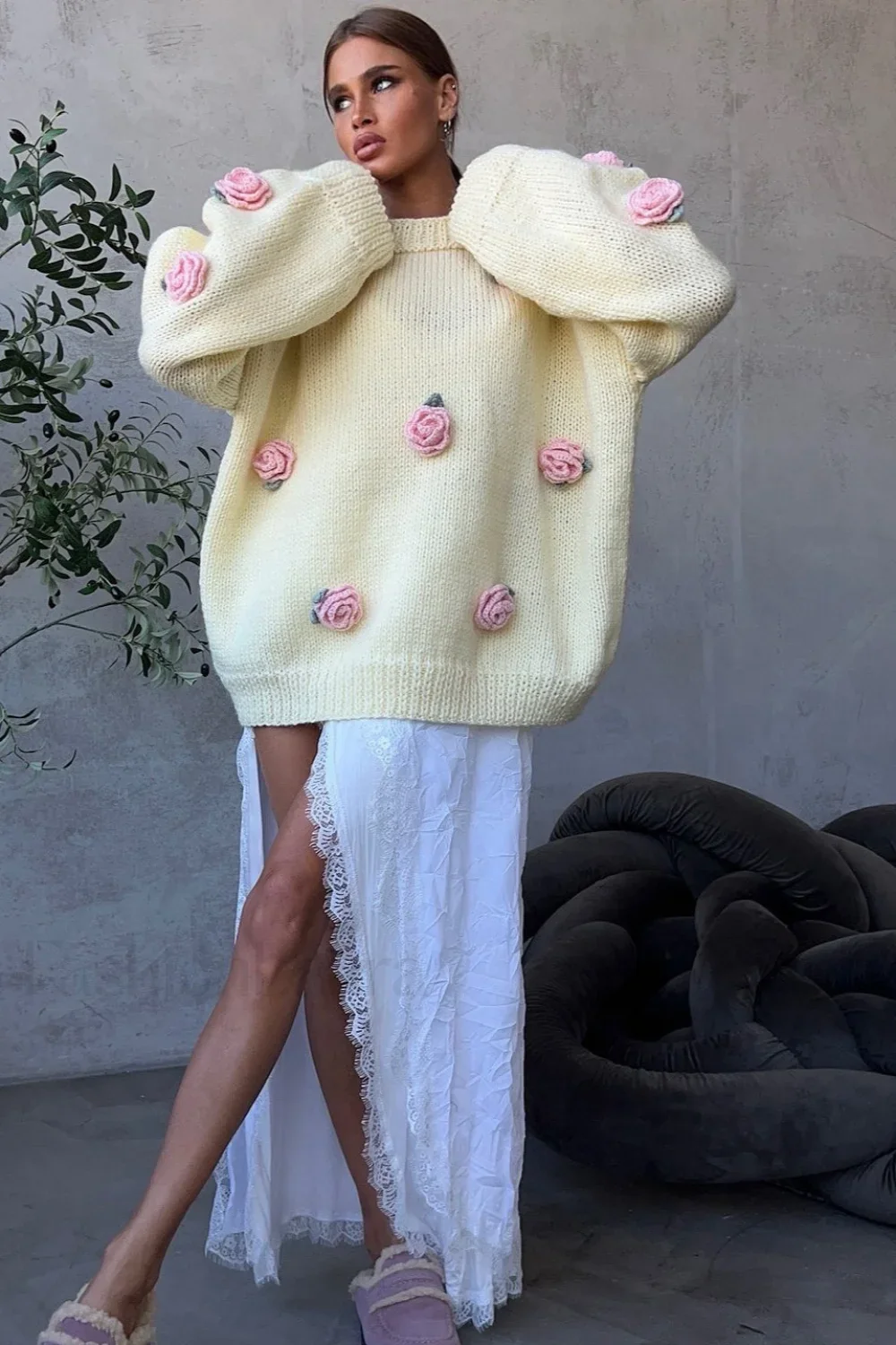 Minimalist 3D Floral Knit Sweater - Image 4