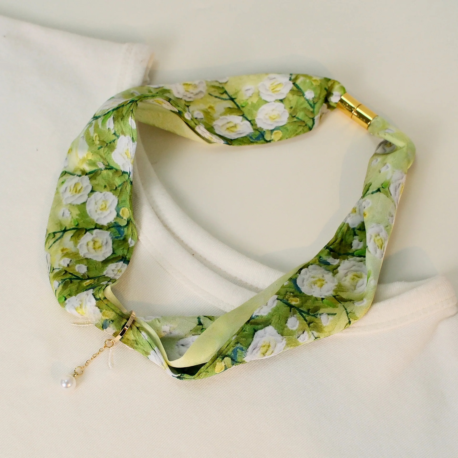 Pearl Magnetic Buckle Oil Painting Neck Scarf - Image 2