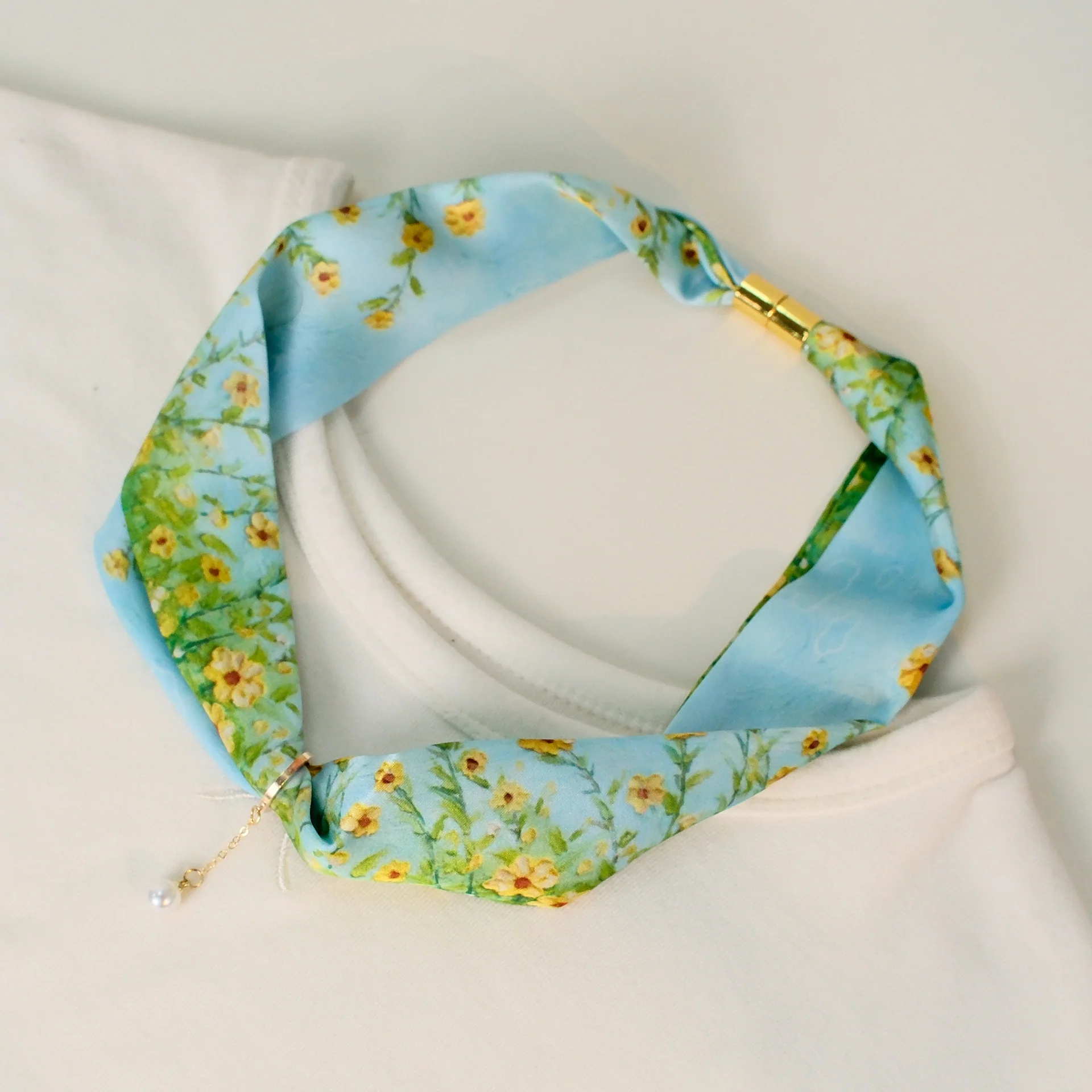 Pearl Magnetic Buckle Oil Painting Neck Scarf - Image 3