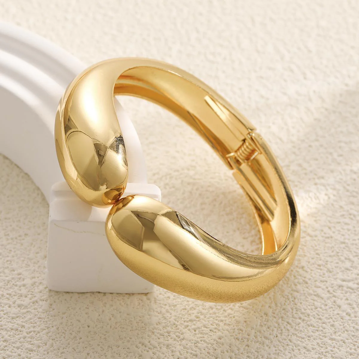 Polished Alloy Teardrop Coil Open Cuff Bracelet - Image 3