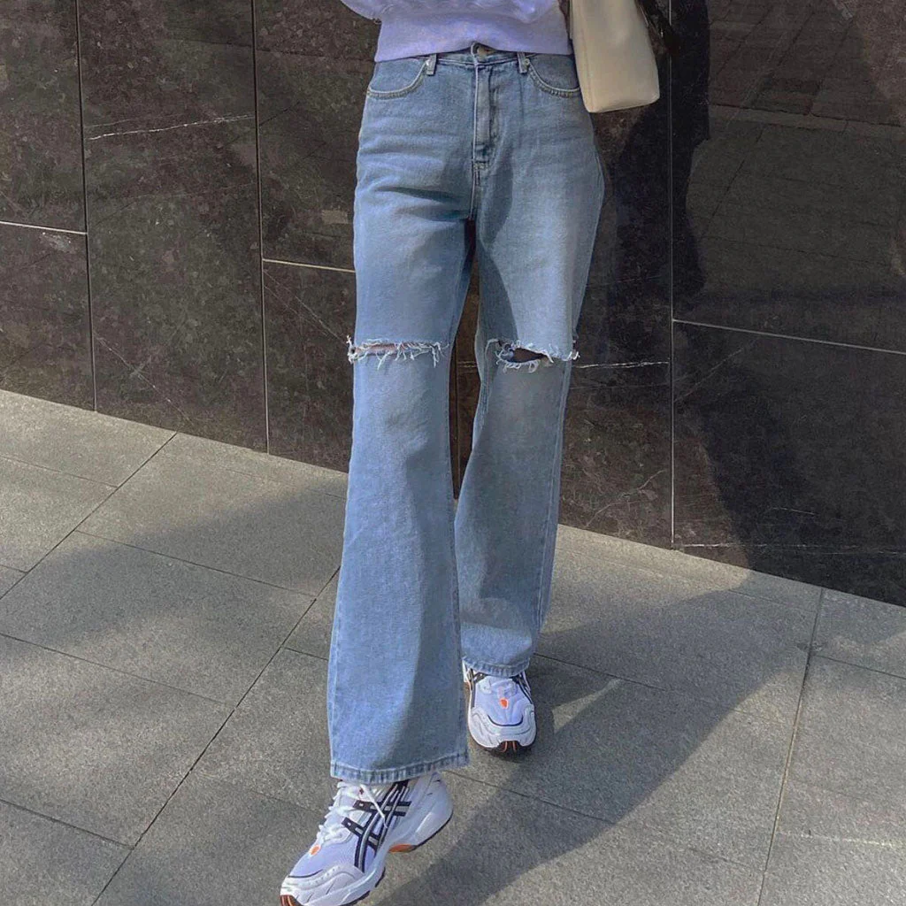 Cut Out High Waist Frayed Straight Leg Jeans - Light Blue - Image 12