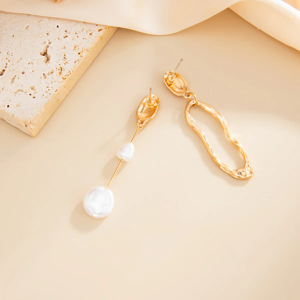 Retro Irregular Faux Pearl Long Metal Geometric Earrings - Image 11