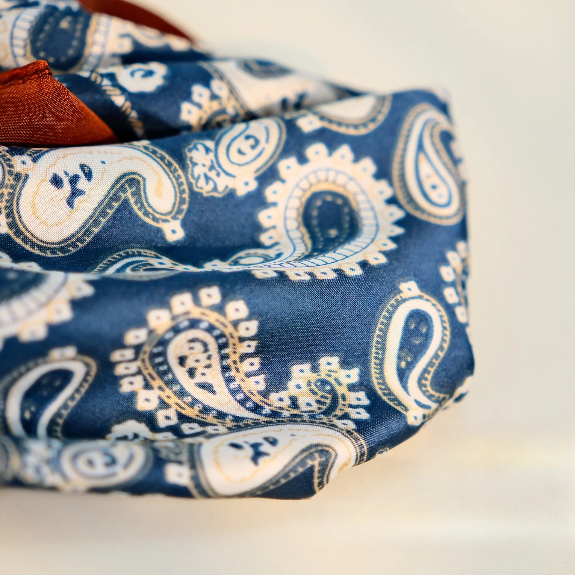 Retro Paisley Pearl Magnetic Buckle Neck Scarf - Image 6