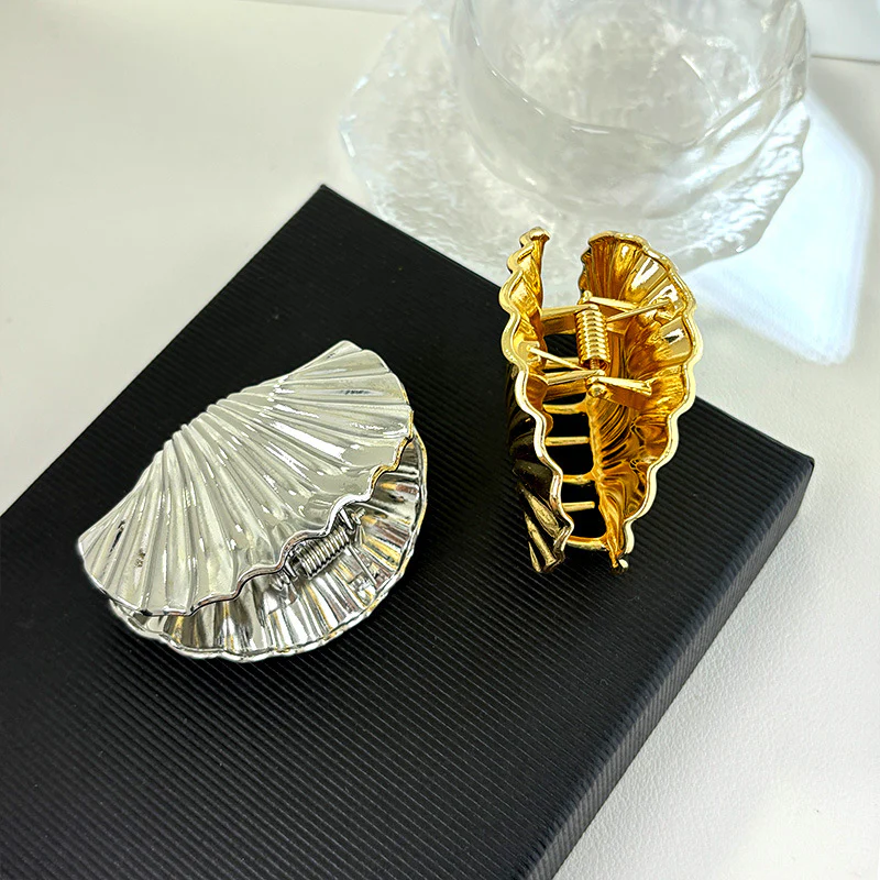 Seashell Wave Design Hair Claw - Image 4