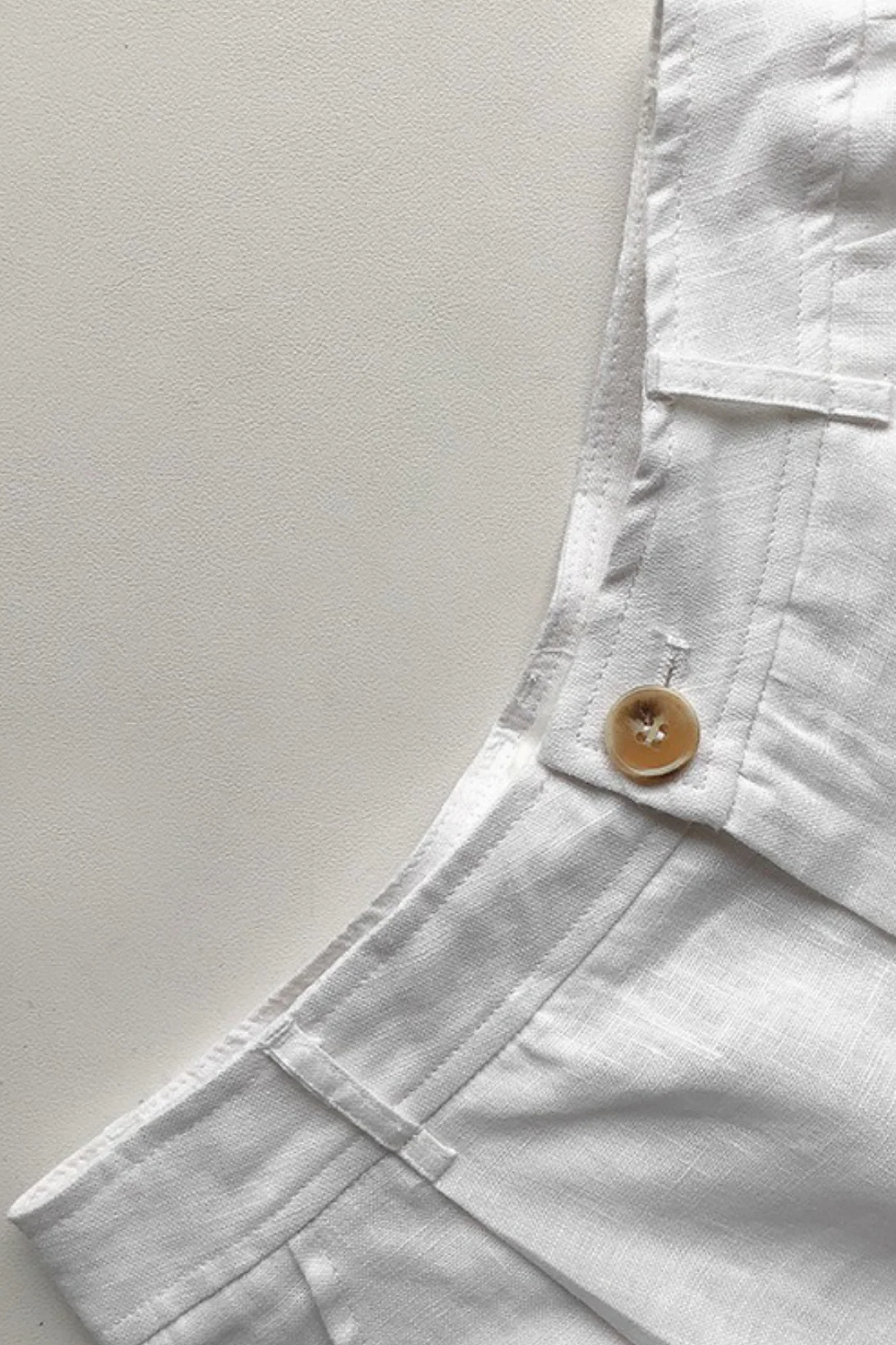 Tortoiseshell Button High Waist Linen Shorts - Image 5