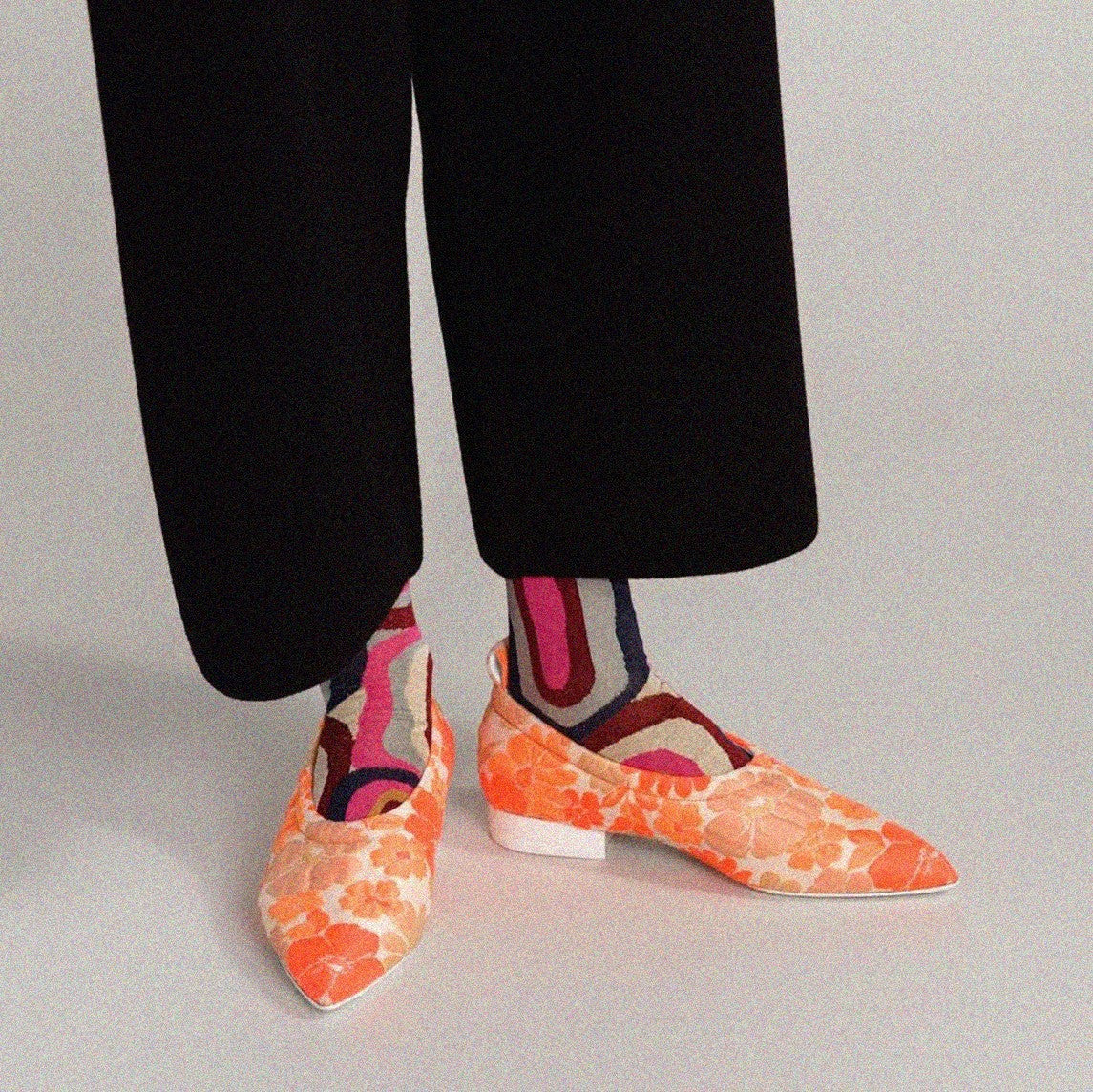 Two Tone Ribbed Cuff Crew Socks - Image 2