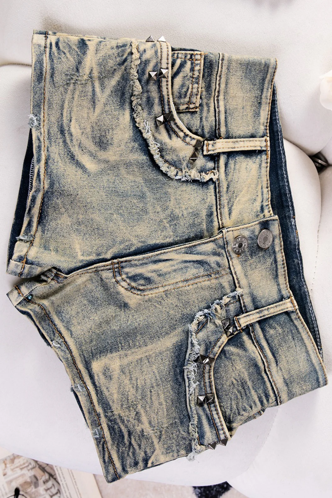 Vintage Low Rise Slim Fit Denim Shorts - Image 5