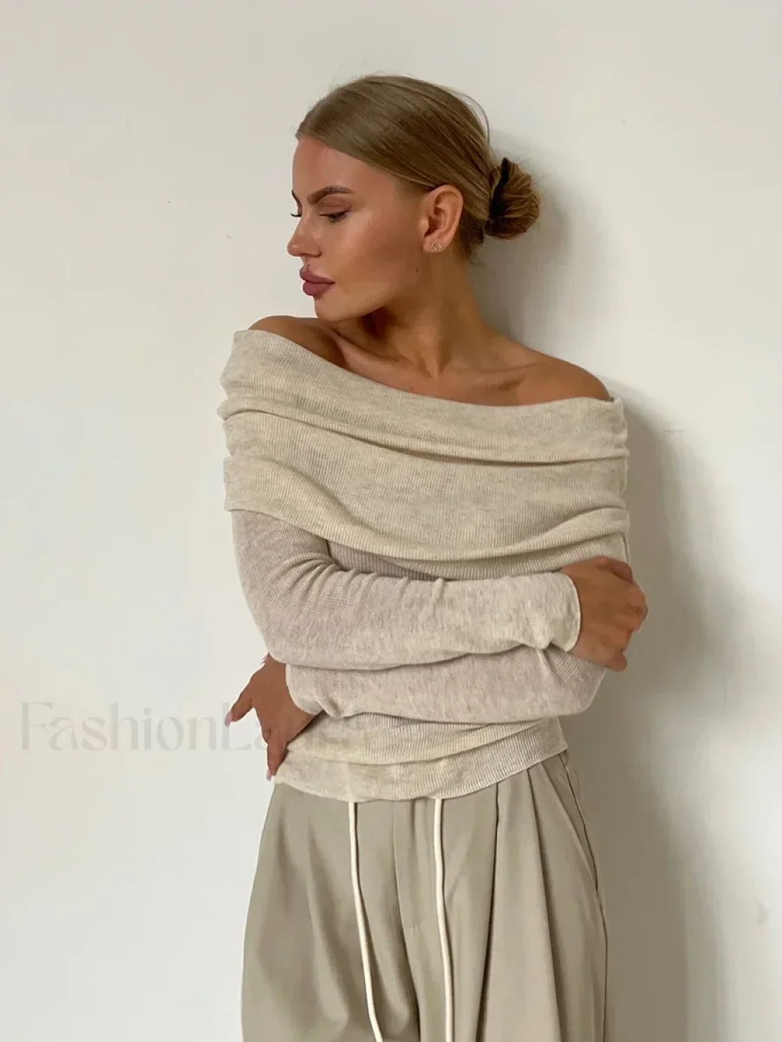 Wool Slim Off-Shoulder T-Shirt - Image 15