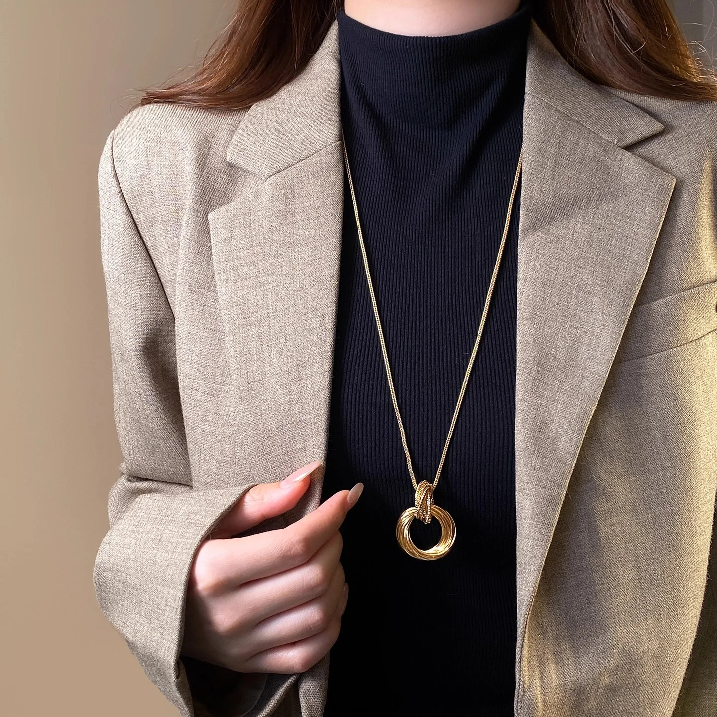 Wrapped Circle Pendant Layered Necklace - Image 3
